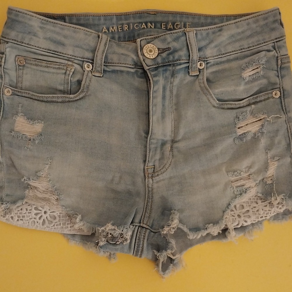 American Eagle distressed Jean shorts Size 4
